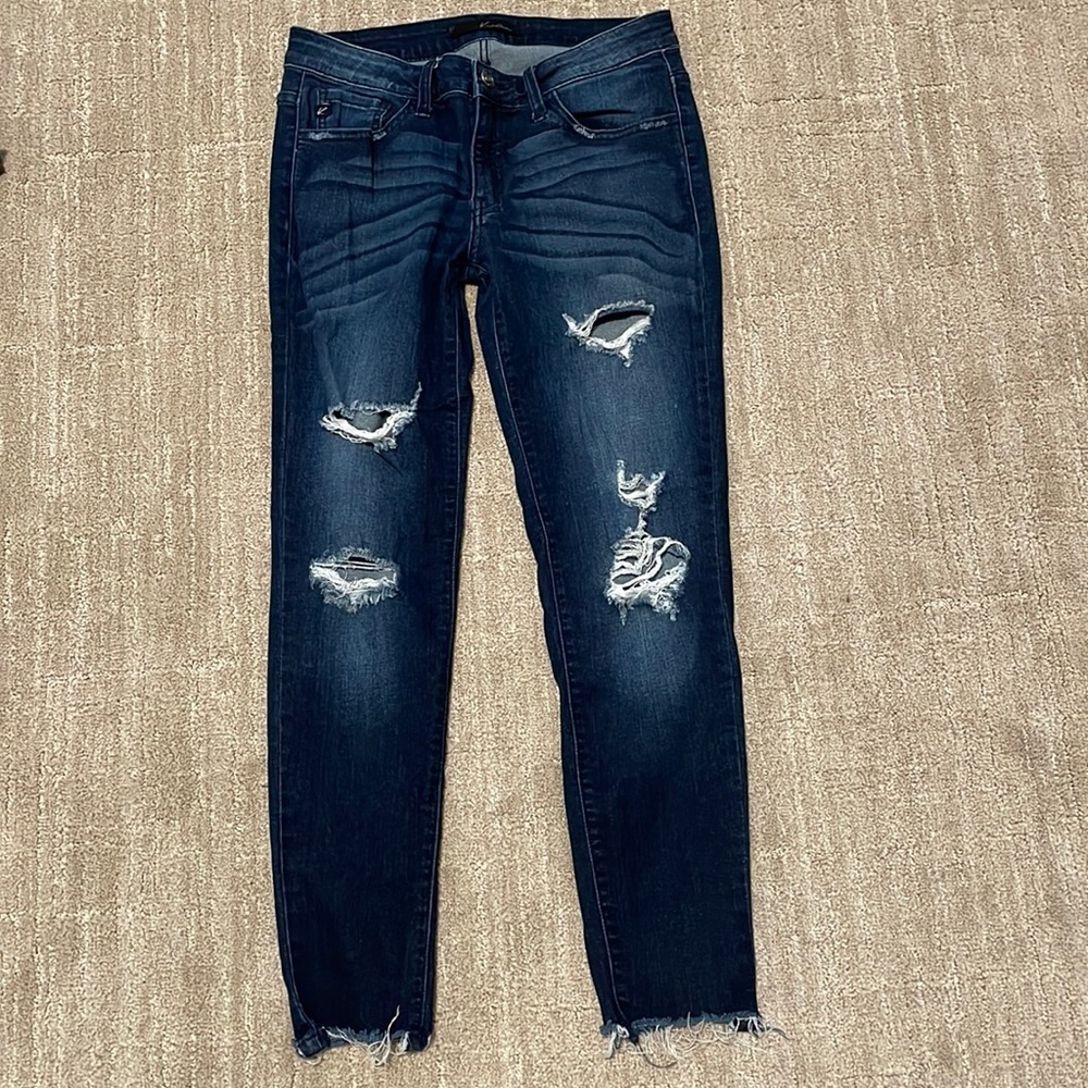 KanCan dark wash distressed skinny jeans, size28